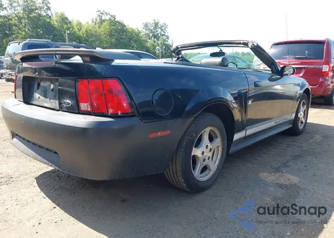 2002 Ford Mustang z USA, uszkodzony, nr VIN 1FAFP44432F142584